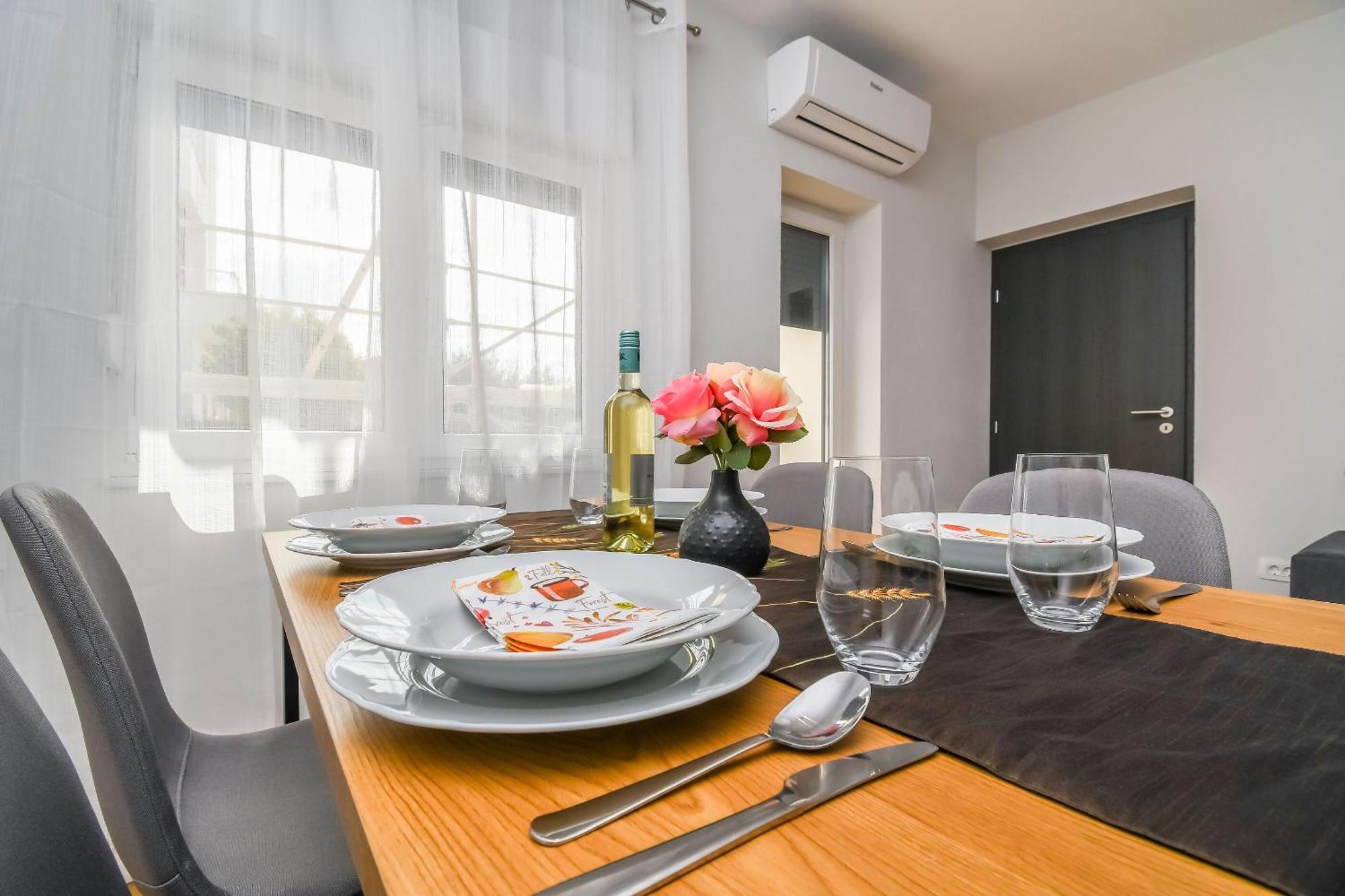 Apartments Neli Trogir Exterior photo
