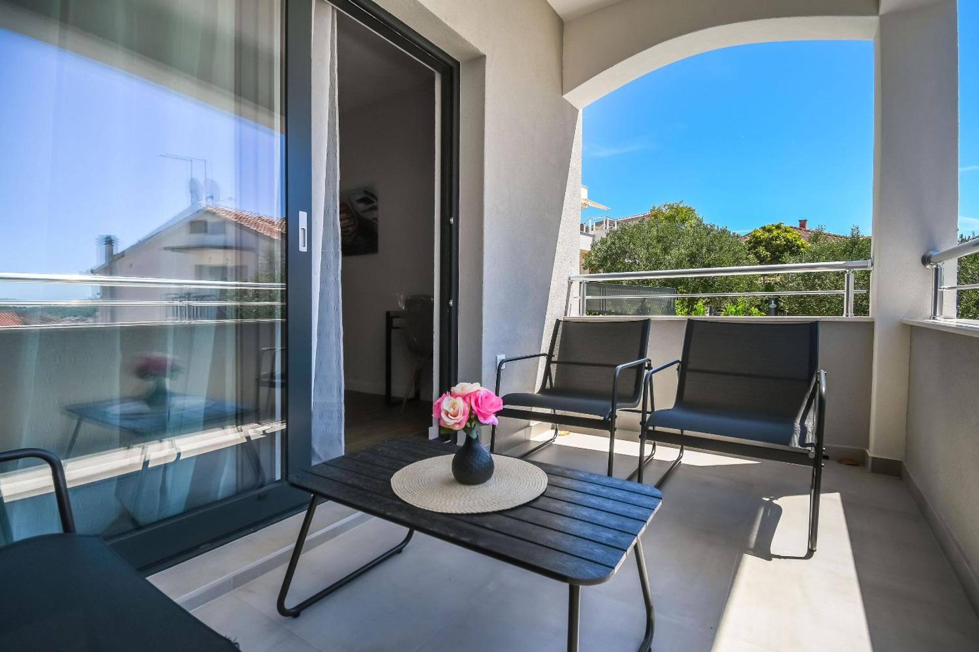 Apartments Neli Trogir Exterior photo