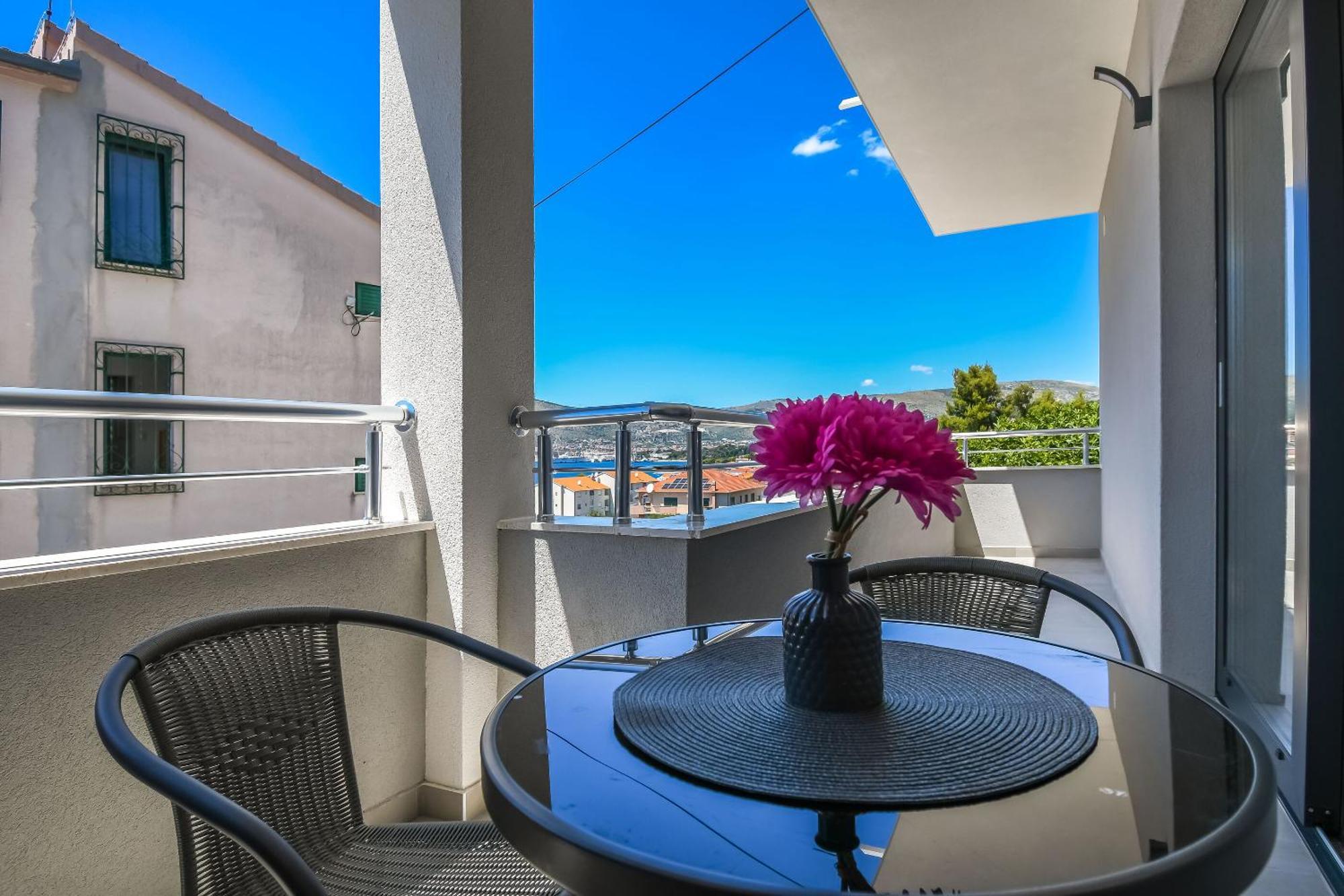 Apartments Neli Trogir Exterior photo